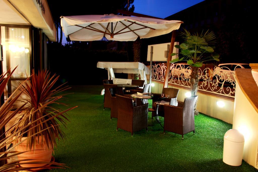 קרביה Hotel Monica מראה חיצוני תמונה