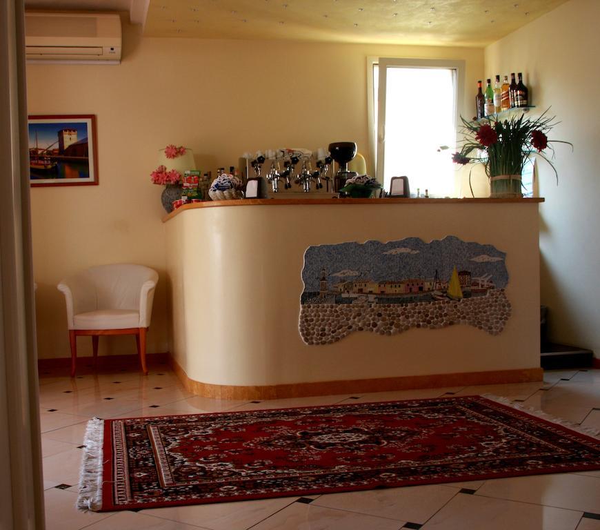 קרביה Hotel Monica מראה חיצוני תמונה