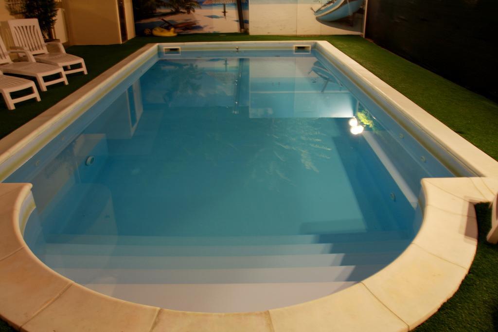 קרביה Hotel Monica מראה חיצוני תמונה