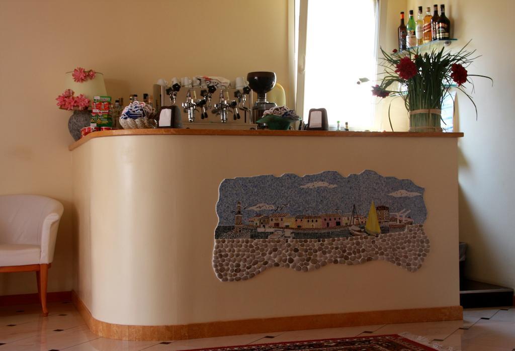 קרביה Hotel Monica מראה חיצוני תמונה